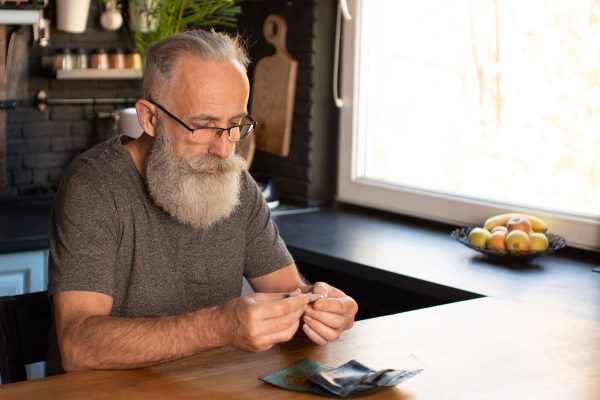 Medical Marijuana and Seniors: Tips for Older Adults Exploring Cannabis for the First Time